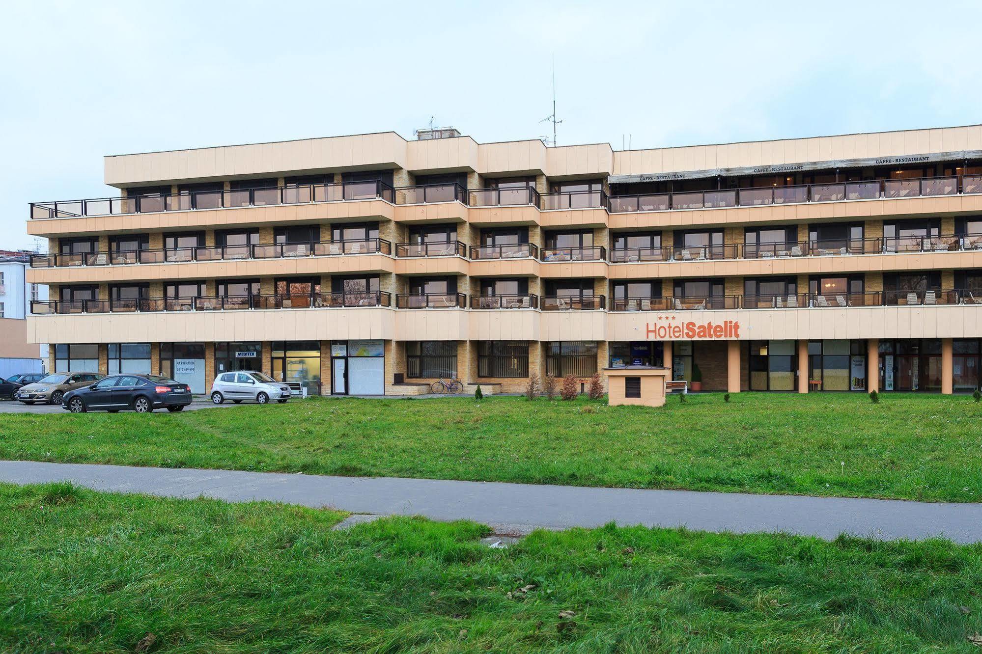 Hotel Satelit Piest'any Exterior foto