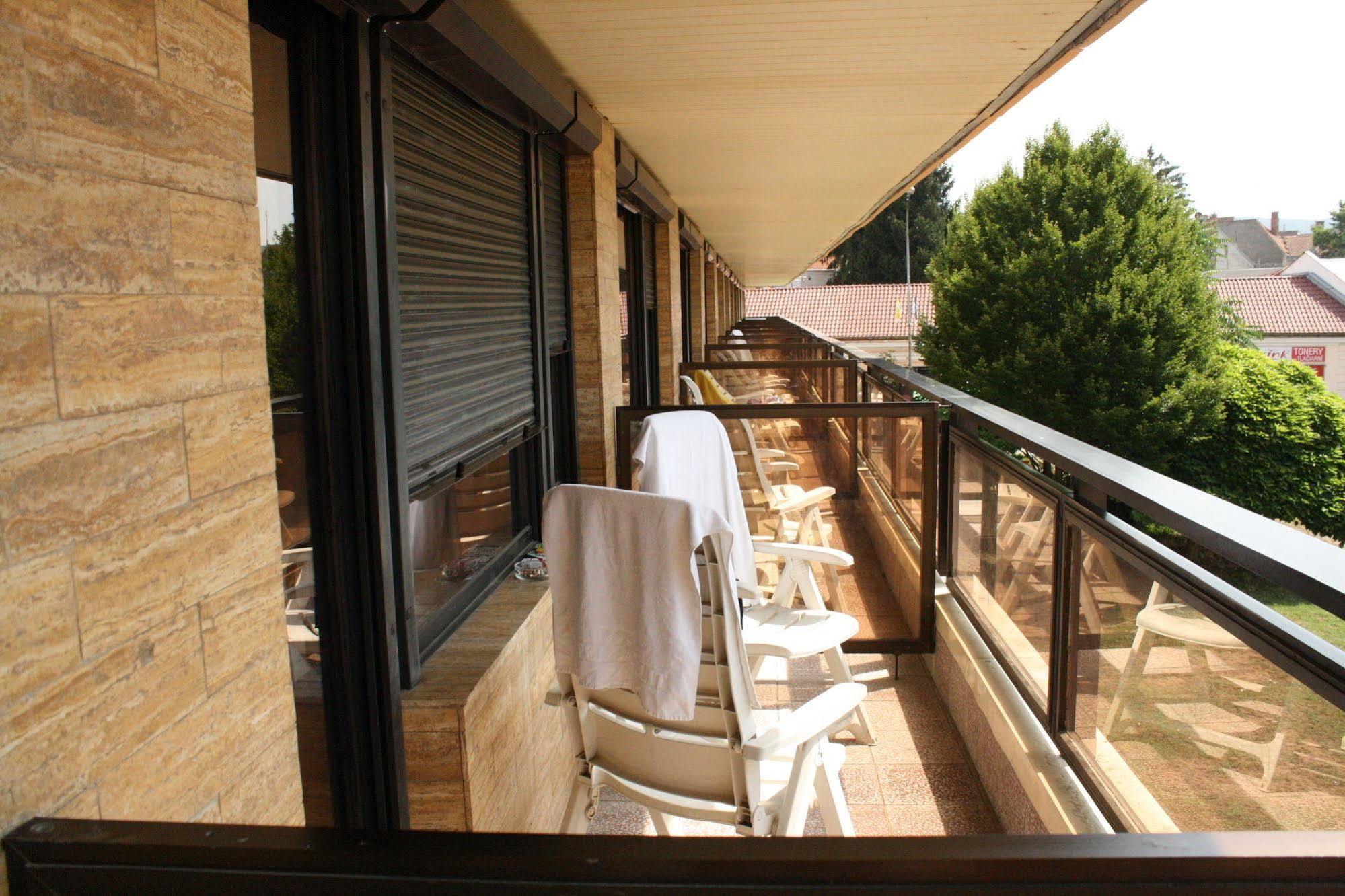 Hotel Satelit Piest'any Exterior foto